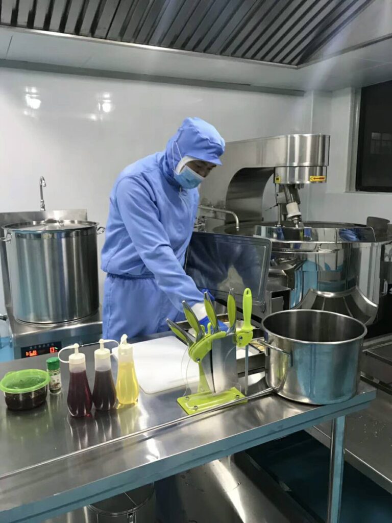 Formulation cosmétique en laboratoire — créer sa marque au Maroc avec un partenaire fiable
